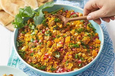 Салат с кус-кусом на лепешке