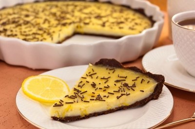 Пирог с кэробом и лимоном